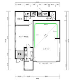 高さ3.1mのスクリーン正面幅4.3m、左4.2m、右2.8m設置しており、左奥を中心とした対角線画角利用時は最大幅5.8m確保可能 - クロマキー撮影スタジオ、レンタルスペース スタジオフォレストヒルの間取り図