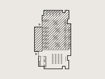 南側にモニタを配置し、スクール形式。レイアウトによって30席程度の配置が可能です。 - Vlag yokohama Hall Vlag yokohama Studioの間取り図