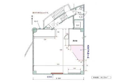 広いスタジオとメイクルーム。 - 福岡レンタルスタジオPAZの間取り図