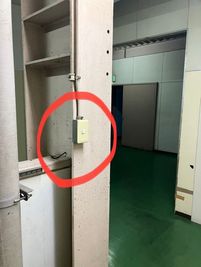 ２階　廊下を進んだところ（赤丸はスタジオ入口対面にある蛍光灯スイッチ） - 倉本ビル　レンタルスタジオの間取り図