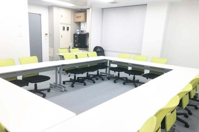 新宿都庁前レンタルスペース会議室 貸会議室の室内の写真