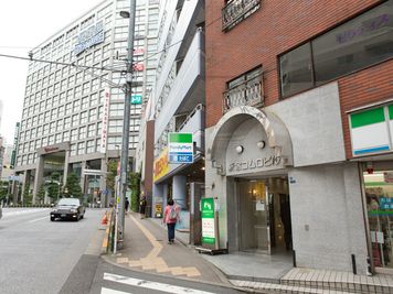 新宿コムロ コモンズ新宿高島屋前会議室２の室内の写真