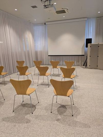 大きなスクリーンのあるRoomH - 幕張ベイパーク クロスポート CROSS PORT