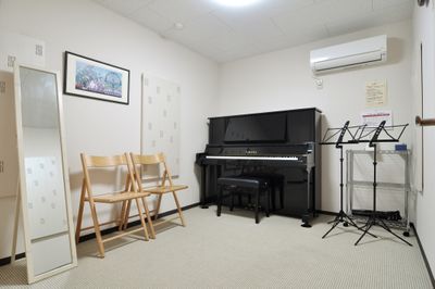 アコースティック楽器専用スタジオ。アップライトピアノ常設。ご利用人数1名～2名。 - 音楽練習室スタジオアコースティック
