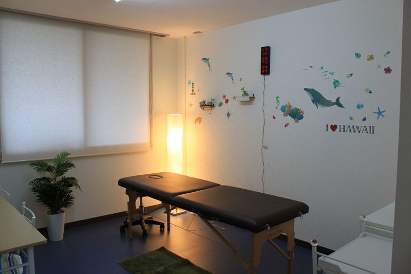 施術ベッド完備のお部屋です♪ - ippo札幌 整体ルームの室内の写真