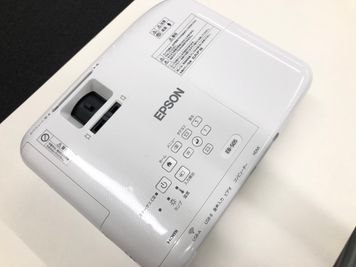 プロジェクター
【EPSON EB-S05】 - 新宿T-spaceⅡ最大３８名 【新宿三丁目】レンタルスペースの設備の写真