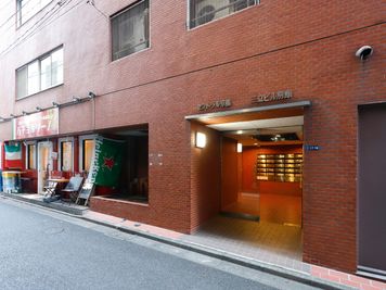 貸会議室ルームス八丁堀店  【ROOMs八丁堀 店第1会議室（703）】八丁堀駅 徒歩3分の入口の写真