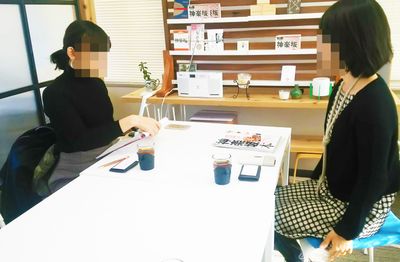 雑誌の取材 - 神楽坂ひとまちっくす レンタルサロンの室内の写真