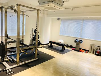 なりたいカラダに自分をデザインする。「完全個室・完全無人」のシェアトレーニングジムです。 - DB Gym