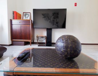 50型大型液晶テレビとマウスリモコン。映画鑑賞にもゲームにも❣️ - Lv5目黒川の室内の写真