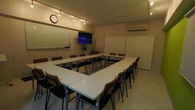 ダウンライトがあります - 【KOMOREBI】渋谷貸会議室 WiFi電源おしゃれ 女性に人気の室内の写真