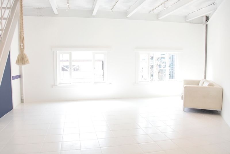 3F白壁、白タイル床 - 大阪ハウススタジオ COCO PALACE 3階スタジオ（撮影プラン）の室内の写真