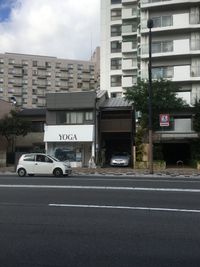 広島駅裏大通りソレイユ方面→ウォンツ斜前→白い看板 - 美容と健康【若草】 レンタルスペース美容と健康【若草】の外観の写真