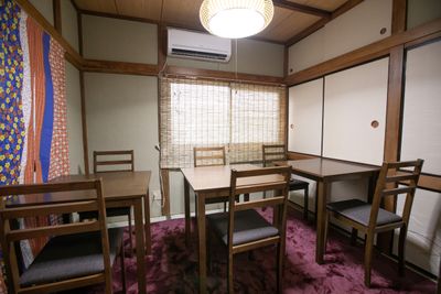 約68㎡の一軒家をまるごと利用できるプランです（２階固定席スペースのみ除きます。）。撮影、会議、食事会等にご利用いただけます。 - 東京・大島「アイビーカフェ大島」