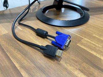 モニター接続用ケーブル（VGA／HDMI） - TIME SHARING渋谷ワールド宇田川ビル【無料WiFi】 2人半個室 RoomD（7F）の設備の写真