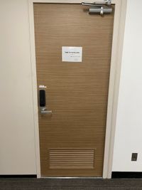 共用部入口扉 - TIME SHARING渋谷ワールド宇田川ビル【無料WiFi】 2人半個室 RoomD（7F）の入口の写真