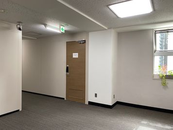 共用部入口扉 - TIME SHARING渋谷ワールド宇田川ビル【無料WiFi】 2人半個室 RoomD（7F）の入口の写真