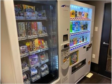 2階 自動販売機 - 変なリゾート＆スパ 関西空港　会議室 会議室の室内の写真