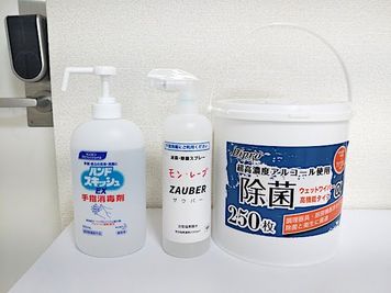 アルコール消毒液など - ネイル専用サロンモンレーブ川崎店 Aブースの設備の写真