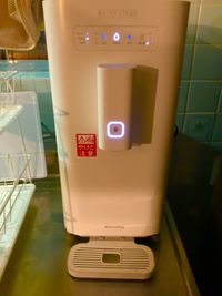 給湯機能付きのウォーターサーバーも完備しております！水道直結なので、量を気にせず美味しいお水をお楽しみいただけます。 - The Honeycutts 作業部屋・オフィスの設備の写真