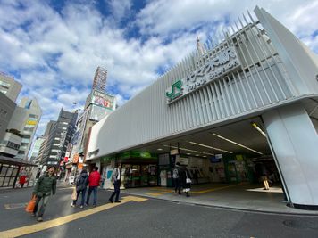 【オンラインセミナー会場】代々木駅から徒歩30秒！新宿、渋谷からのアクセスも抜群の清潔感溢れる低価格セミナー会場・会議室 - ONE DAY OFFICE TOKYO リモート オンライン貸し会議室の外観の写真