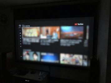 Amazon fireTV も繋がっています📺
TVerやYouTubeが見られますよ🌈
(有料コンテンツはお客様のIDでログインです) - レンタルームふじみ野 音楽♪🆗 映画会、誕生日会等✨の室内の写真