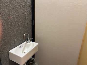 手洗い器（受付側小部屋にあります） - シェアサロン　らくさす レンタルサロンの設備の写真