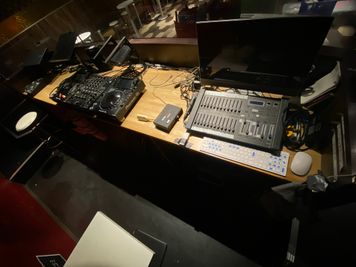 DJブース - スタジオキャメロット B1 HANARE FLOORの設備の写真