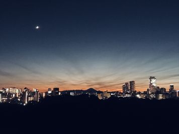 快晴の日は富士山が浮かびます - Medic room 都内屈指の絶景ルーフトップの室内の写真