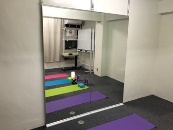 レッスン用鏡 - JK Room 虎ノ門 セミナー会議室の室内の写真