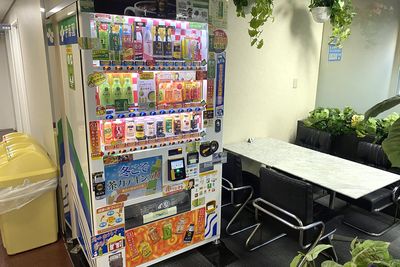 自販機館内にあり。電子マネーも使えます。 - 三宮ベンチャービル 貸し会議室のその他の写真