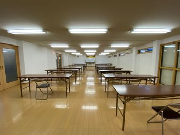 文殊館（講義室）　室内（利用区画はお写真の1/3です。） - 京都会議室 心華寺 文殊館（講義室） 1/3区画の室内の写真