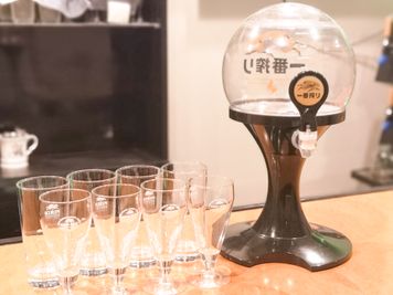 好きなドリンクを入れてサーバー利用可 - KARAOKE DUMMY 元町駅1分！パーティースペースの設備の写真