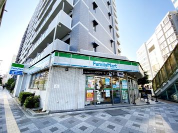 周辺にコンビニがございます｜ハレオフィス新大阪店｜大阪会議室 - 大阪会議室 ハレオフィス新大阪店 集中デスクのその他の写真