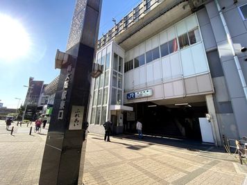 「新大阪駅」東口より徒歩4分｜ハレオフィス新大阪店｜大阪会議室 - 大阪会議室 ハレオフィス新大阪店 集中デスクのその他の写真