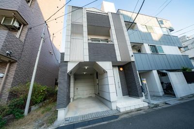 要町戸建て |全棟貸切最大16名 3階建ての一軒家の入口の写真