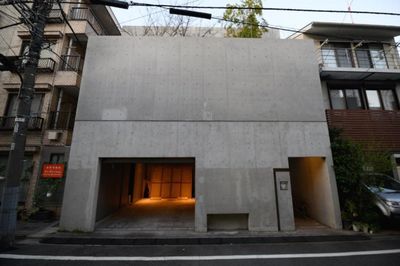 AzabuModernHouse 東麻布500㎡の静かな隠れ別荘の入口の写真