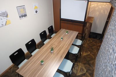会議モード - MTGベース・ウーノ 貸し会議・リモートワークスペースの室内の写真