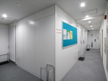 室内写真 - 貸会議室ルームス水道橋店 【ROOMs水道橋店 第5会議室】水道橋駅 西口改札徒歩2分の室内の写真