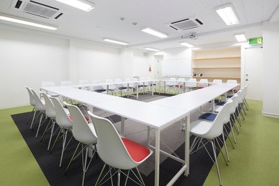 【閉店】みんなの会議室　神保町 貸し会議室、セミナー会場の室内の写真