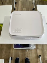 プロジェクターです。RGB・HDMI両方つなぐことができます（HDMIケープルはご持参ください） - 岡田ビル3階　貸し会議室の設備の写真