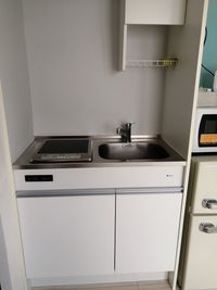 ミニキッチンがあります。調理器具も置いてあります。 - Hikario新宿 ワークスペース　３０２の設備の写真