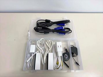 HDMIケーブル、iPhone用充電ケーブル、type-Cケーブル - よこすか研修センター 貸し会議室の設備の写真