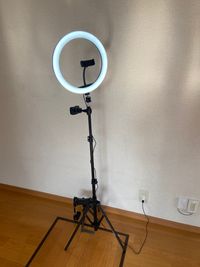LEDライト付・ケータイ撮影用三脚 - レンタルスタジオアヌビス レンタルの設備の写真