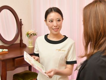 ドレッサーもお使いいただけます。 - HPBクチコミランキング27部門１位Aqua京都東山 beautysalonAqua京都東山1Fエステスペースの室内の写真