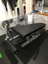 レッグエクステンション&カール - SHARE GYM KⅡ レンタルジムの室内の写真