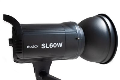 定常光 GODOX SL60W - レンタル撮影スタジオ写技房 １グループ１部屋の丸ごと貸し出しの設備の写真