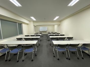 大阪会議室 第7新大阪ビル 第1会議室【室料10%オフ】 の室内の写真
