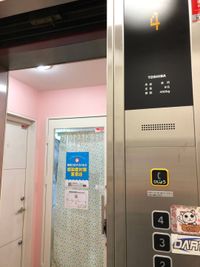 4階、エレベーター内から撮影した写真です - レンタルスタジオPiatto越谷 Piatto越谷駅前店の外観の写真