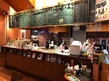 長いカウンターが特徴です - caféGLOBE 貸切フロア、レンタルキッチンのその他の写真